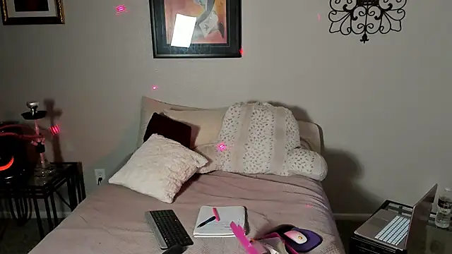 Snapshot of yiauana chatting on 02-22-25, 10:18 yiauana online show from 02-22-25, 10:18