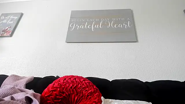 Snapshot of yiauana chatting on 03-06-25, 08:37 yiauana online show from 03-06-25, 08:37