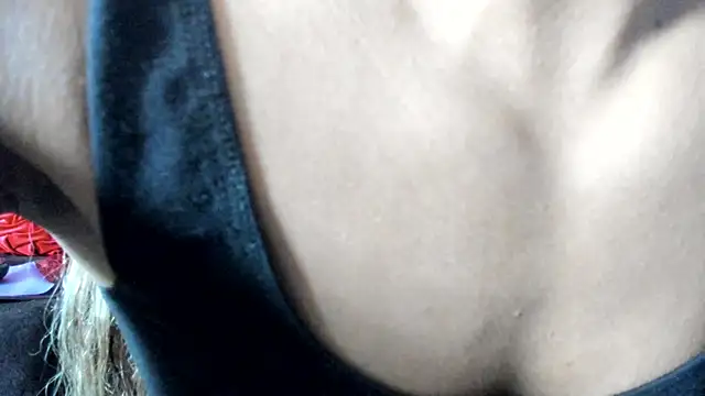 Snapshot of yiauana chatting on 03-07-25, 10:21 yiauana online show from 03-07-25, 10:21