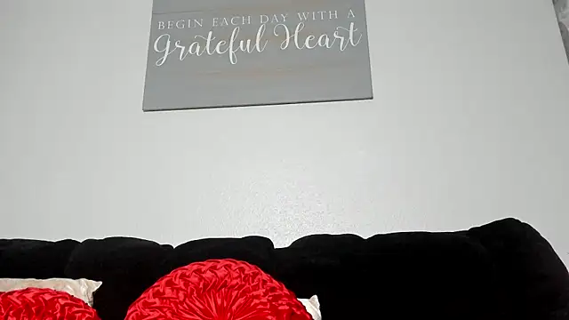 Snapshot of yiauana chatting on 03-11-25, 11:44 yiauana online show from 03-11-25, 11:44