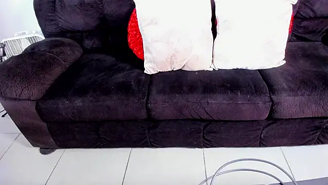 Snapshot of yiauana chatting on 03-17-25, 11:43 yiauana online show from 03-17-25, 11:43