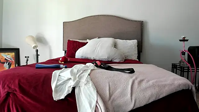 Snapshot of yiauana chatting on 09-08-25, 08:41 yiauana online show from 09-08-25, 08:41