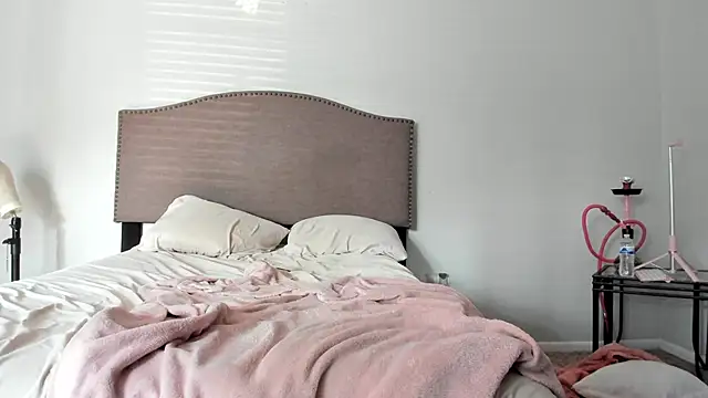 Snapshot of yiauana chatting on 09-18-25, 02:19 yiauana online show from 09-18-25, 02:19