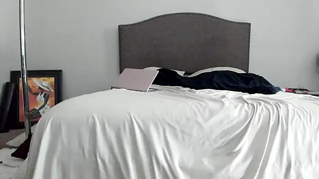 Snapshot of yiauana chatting on 10-03-25, 10:45 yiauana online show from 10-03-25, 10:45