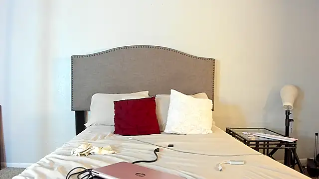 Snapshot of yiauana chatting on 10-05-25, 11:35 yiauana online show from 10-05-25, 11:35