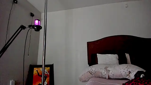 Snapshot of yiauana chatting on 10-28-25, 10:23 yiauana online show from 10-28-25, 10:23