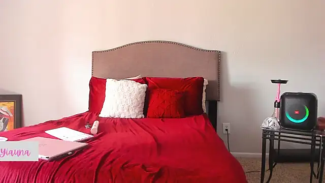 Snapshot of yiauana chatting on 11-19-25, 05:02 yiauana online show from 11-19-25, 05:02