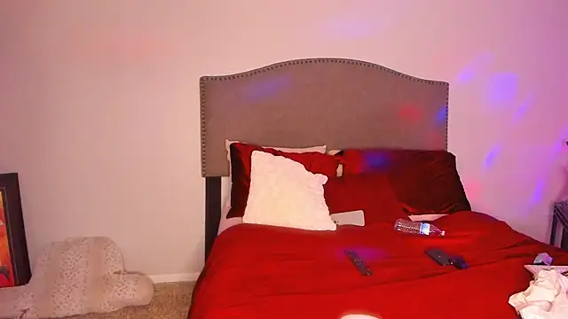 Snapshot of yiauana chatting on 11-25-25, 05:40 yiauana online show from 11-25-25, 05:40