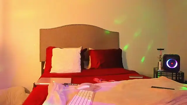 Snapshot of yiauana chatting on 12-01-25, 03:22 yiauana online show from 12-01-25, 03:22