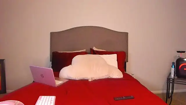 Snapshot of yiauana chatting on 12-04-25, 03:49 yiauana online show from 12-04-25, 03:49