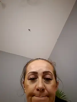 AvaLloyd online show from 03-18-25, 03:20