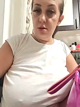 AvaLloyd online show from 10-06-25, 02:42