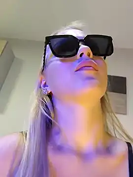 Snapshot of Little_Forest_ELF chatting on 12-20-24, 01:54 Little Forest ELF online show from 12-20-24, 01:54