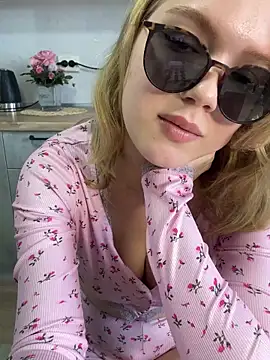 Snapshot of Little_Forest_ELF chatting on 03-15-25, 09:19 Little Forest ELF online show from 03-15-25, 09:19