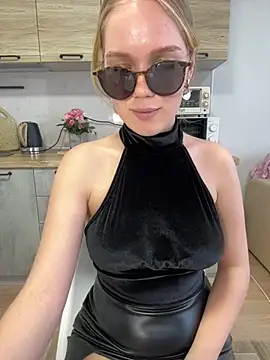 Snapshot of Little_Forest_ELF chatting on 03-20-25, 12:32 Little Forest ELF online show from 03-20-25, 12:32