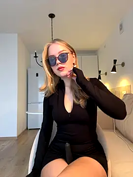 Snapshot of Little_Forest_ELF chatting on 10-01-25, 05:02 Little Forest ELF online show from 10-01-25, 05:02