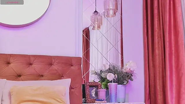 EmilyColle  online show from 10-18-25, 04:15