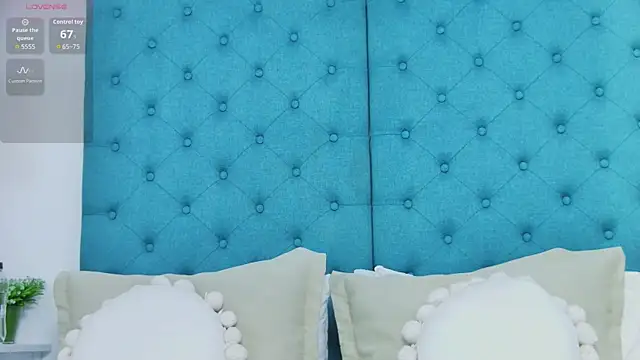 Snapshot of EmilyColle_ chatting on 12-19-25, 07:54 EmilyColle online show from 12-19-25, 07:54