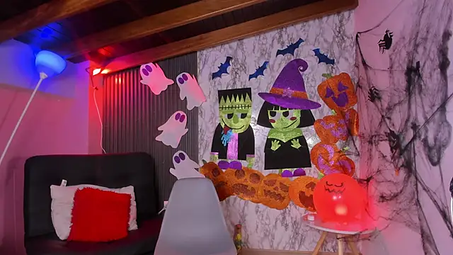 chloe blue online show from 10-31-25, 12:28