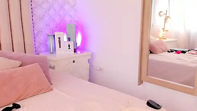 Charlotte  08 online show from 02-07-25, 08:31