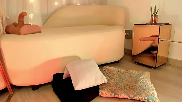 Charlotte  08 online show from 03-19-25, 03:41