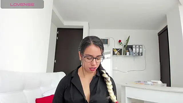 Snapshot of susana_monroy chatting on 02-23-26, 06:27 susana monroy online show from 02-23-26, 06:27