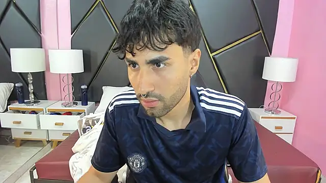 Snapshot of MilanZaire chatting on 11-19-25, 11:05 MilanZaire online show from 11-19-25, 11:05