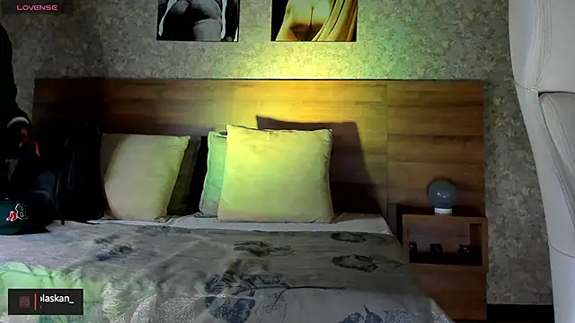 Snapshot of nicolaskan chatting on 12-31-24, 10:58 nicolaskan online show from 12-31-24, 10:58