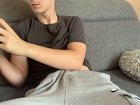 Snapshot of Honeeymaster chatting on 10-05-25, 09:40 Honeeymaster online show from 10-05-25, 09:40