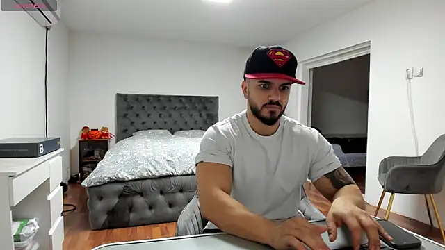 supermanboy94 online show from 11-27-25, 06:37