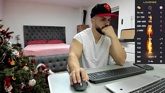 Snapshot of supermanboy94 chatting on 12-17-25, 06:19 supermanboy94 online show from 12-17-25, 06:19