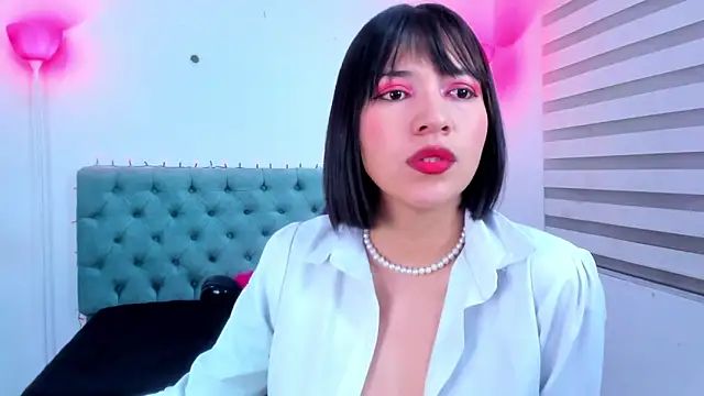 lina bedoya  online show from 01-13-25, 11:52