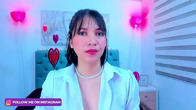 lina bedoya  online show from 02-12-25, 12:01