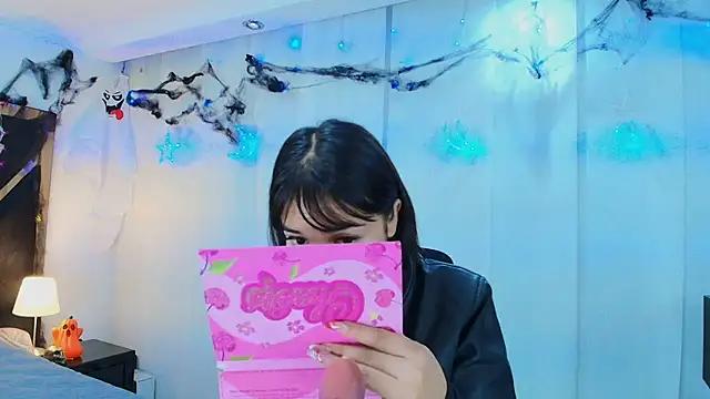 lina bedoya  online show from 10-30-25, 11:44