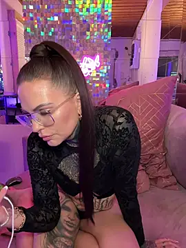 Snapshot of AileenInkOfficial chatting on 02-02-25, 06:20 AileenInkOfficial online show from 02-02-25, 06:20