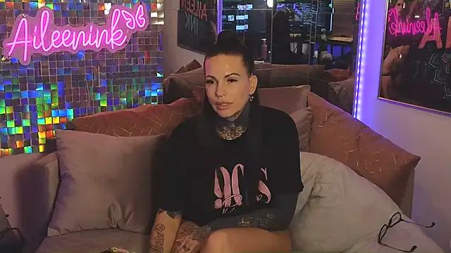 Snapshot of AileenInkOfficial chatting on 02-09-25, 03:53 AileenInkOfficial online show from 02-09-25, 03:53