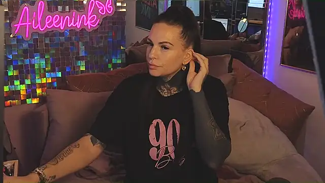 Snapshot of AileenInkOfficial chatting on 02-09-25, 09:16 AileenInkOfficial online show from 02-09-25, 09:16