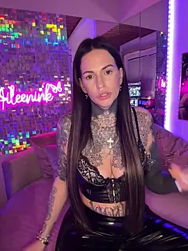 Snapshot of AileenInkOfficial chatting on 02-14-25, 06:19 AileenInkOfficial online show from 02-14-25, 06:19