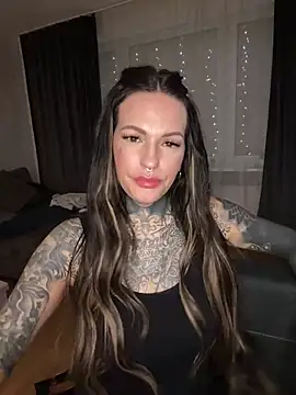 Snapshot of AileenInkOfficial chatting on 02-18-25, 07:09 AileenInkOfficial online show from 02-18-25, 07:09