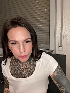 Snapshot of AileenInkOfficial chatting on 02-23-25, 08:11 AileenInkOfficial online show from 02-23-25, 08:11