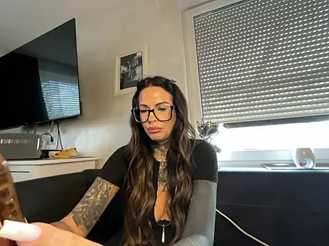 Snapshot of AileenInkOfficial chatting on 02-27-25, 02:00 AileenInkOfficial online show from 02-27-25, 02:00