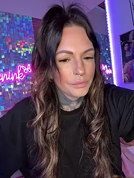 Snapshot of AileenInkOfficial chatting on 03-15-25, 07:09 AileenInkOfficial online show from 03-15-25, 07:09