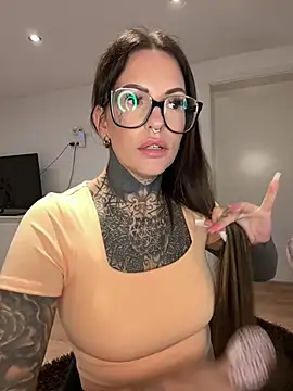 Snapshot of AileenInkOfficial chatting on 03-20-25, 05:36 AileenInkOfficial online show from 03-20-25, 05:36