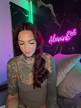 Snapshot of AileenInkOfficial chatting on 10-17-25, 06:54 AileenInkOfficial online show from 10-17-25, 06:54