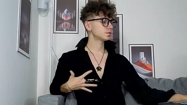 Snapshot of Joseph__Quinn chatting on 01-09-26, 01:30 Joseph Quinn online show from 01-09-26, 01:30