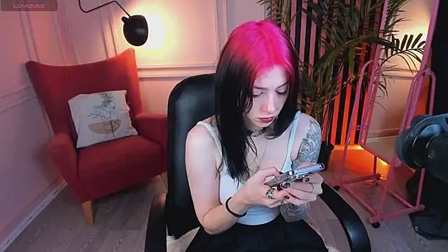 Snapshot of arielabradberry chatting on 12-19-24, 10:13 arielabradberry online show from 12-19-24, 10:13