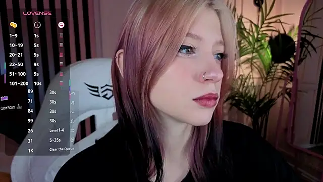 Snapshot of arielabradberry chatting on 10-09-25, 03:43 arielabradberry online show from 10-09-25, 03:43