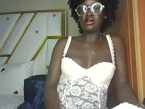 cutesmiling online show from 03-13-25, 05:33