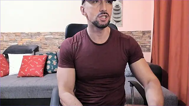 HotHunkTrainer online show from 01-21-25, 05:20