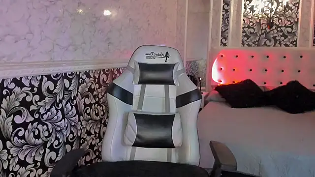 Foxy Slave online show from 03-08-25, 07:20